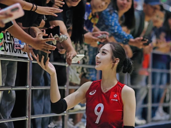 Khó rời mắt khỏi nhan sắc đẹp như từ phim bước ra của nữ vận động viên bóng chuyền này - Ảnh 1.
