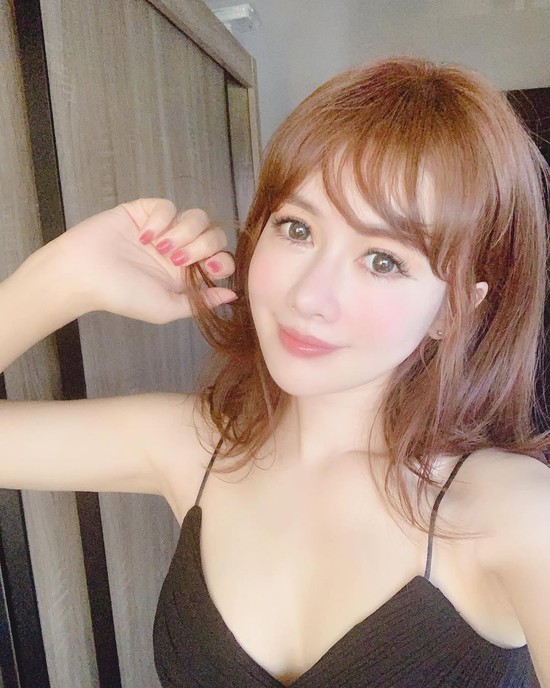 Nữ tiếp viên hàng không nổi tiếng nghỉ việc sống đời “phú bà” sau khi kết hôn: Hé lộ danh tính chồng - Ảnh 5.
