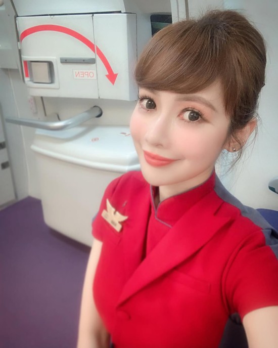 Nữ tiếp viên hàng không nổi tiếng nghỉ việc sống đời “phú bà” sau khi kết hôn: Hé lộ danh tính chồng - Ảnh 4.