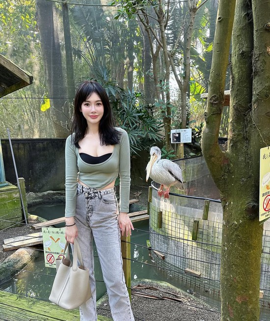 Nữ tiếp viên hàng không nổi tiếng nghỉ việc sống đời “phú bà” sau khi kết hôn: Hé lộ danh tính chồng - Ảnh 10.