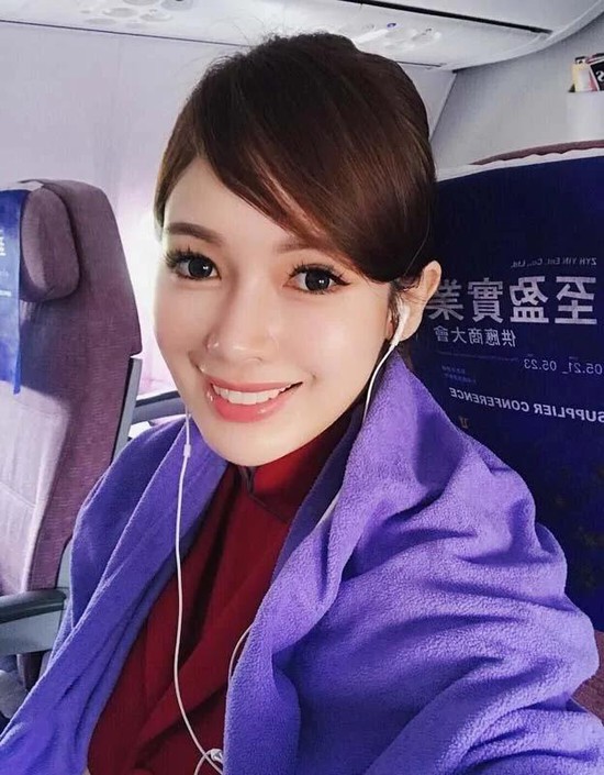 Nữ tiếp viên hàng không nổi tiếng nghỉ việc sống đời “phú bà” sau khi kết hôn: Hé lộ danh tính chồng - Ảnh 2.