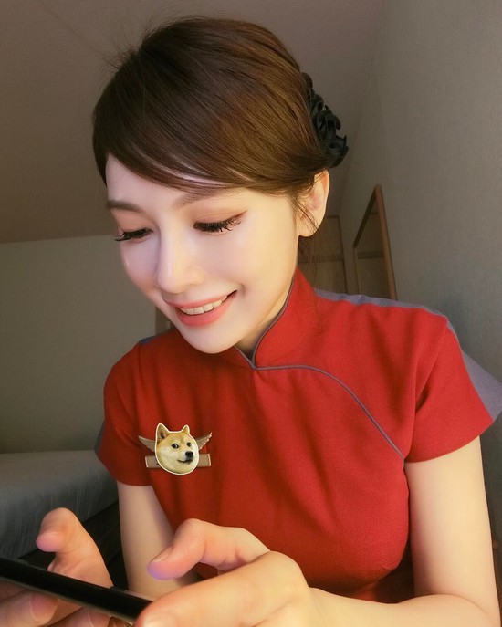 Nữ tiếp viên hàng không nổi tiếng nghỉ việc sống đời “phú bà” sau khi kết hôn: Hé lộ danh tính chồng - Ảnh 1.