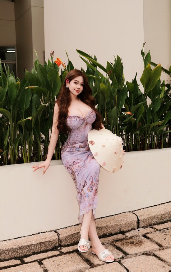 Nâng tầm nhan sắc, hot girl "update" gu thời trang bằng một phụ kiện không ngờ, CĐM tấm tắc khen ngợi- Ảnh 4.