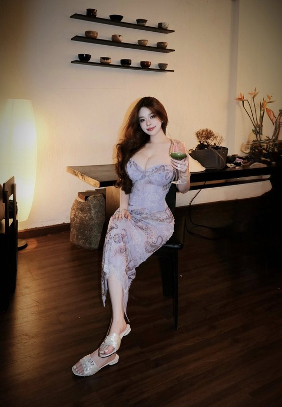 Nâng tầm nhan sắc, hot girl "update" gu thời trang bằng một phụ kiện không ngờ, CĐM tấm tắc khen ngợi- Ảnh 1.