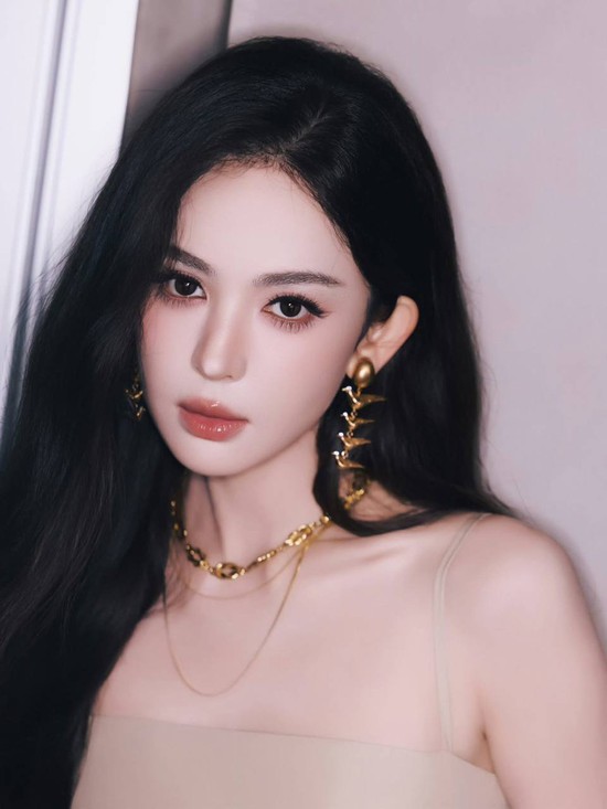 Đệ nhất mỹ nhân cởi khẩu trang nổi bật nhất sân bay, mặc đơn giản vẫn được khen sang- Ảnh 5.