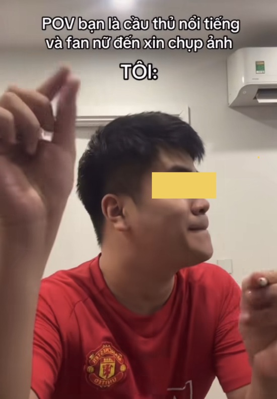 Giả làm cầu thủ nổi tiếng rồi diễn cảnh nhạy cảm với fan nữ, TikToker bị chỉ trích dữ dội- Ảnh 2.