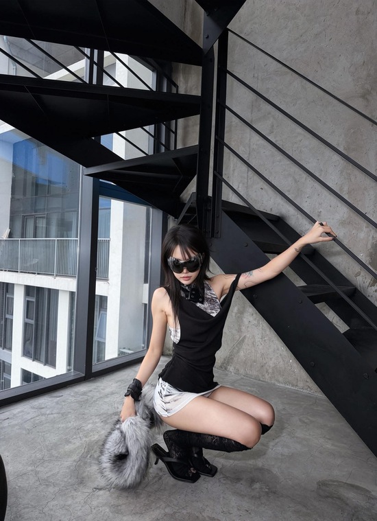 Ngỡ ngàng “bộ nhận diện” hiện tại của Linh Ngọc Đàm- Ảnh 9.