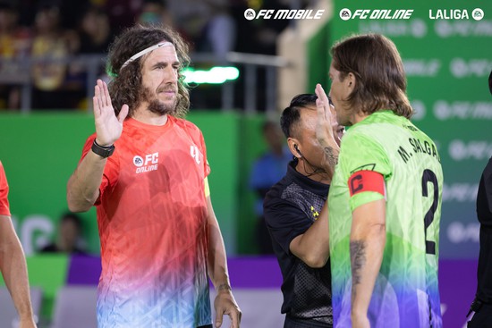 Garena mang đến "bữa tiệc mãn nhãn" cho cộng đồng yêu bóng đá với trận đấu Legend Match- Ảnh 1.