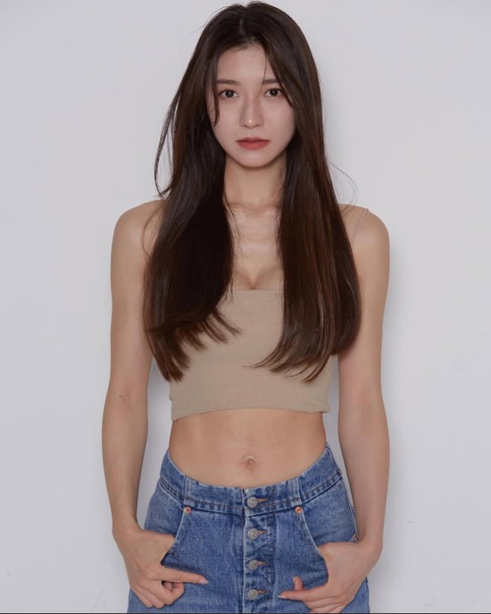 Xuất hiện cô nàng dạy lái xe xinh, gợi cảm như hot girl, cộng đồng mạng đua nhau lập team "đi học"- Ảnh 1.