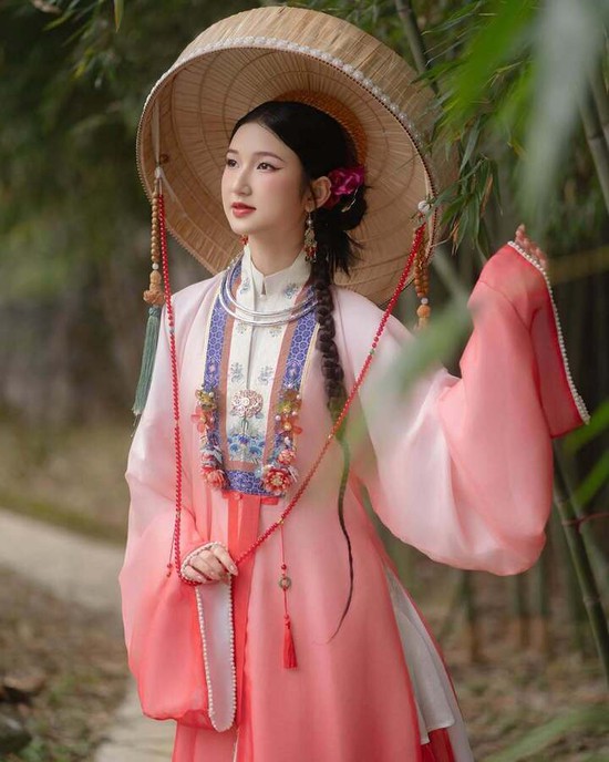 Nhan sắc người mẫu 20 tuổi gây tiếc nuối khi trượt vai Nam Phương Hoàng hậu- Ảnh 6.