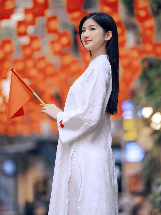 Nhan sắc người mẫu 20 tuổi gây tiếc nuối khi trượt vai Nam Phương Hoàng hậu- Ảnh 5.
