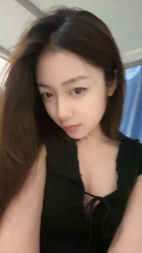 Chỉ đứng bán bánh mì, hot girl này vẫn "viral" nhờ nhan sắc quá ấn tượng- Ảnh 5.