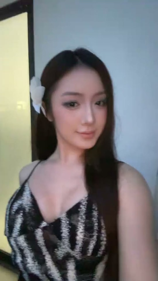 Chỉ đứng bán bánh mì, hot girl này vẫn "viral" nhờ nhan sắc quá ấn tượng- Ảnh 6.