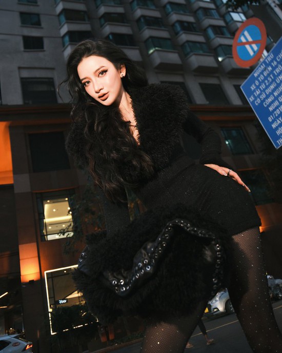 11 giây catwalk chinh phục cả triệu người của Á hậu Việt, body chuẩn đẹp khỏe là đây!- Ảnh 4.