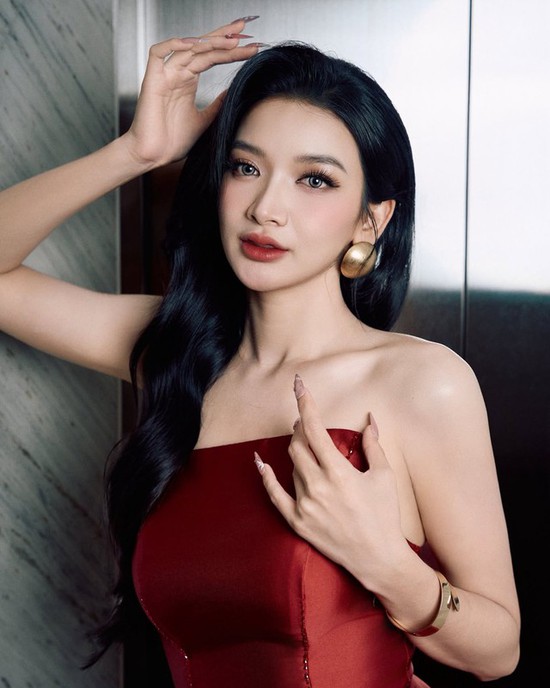 11 giây catwalk chinh phục cả triệu người của Á hậu Việt, body chuẩn đẹp khỏe là đây!- Ảnh 5.
