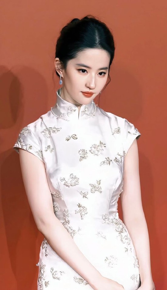 Hình ảnh 16 năm trước của Lưu Diệc Phi hot lại nhờ đặc quyền không phải ai cũng có- Ảnh 8.