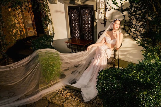 "Nữ hoàng nội y" Ngọc Trinh mặc váy cưới: "Cuối cùng mọi cố gắng rồi cũng được đền đáp"- Ảnh 3.