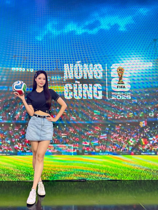 Nữ MC xinh đẹp đến nỗi fan khẳng định "lấn lướt" cả dàn hot girl World Cup 2026 - Ảnh 3.