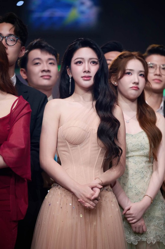 Hot girl "Nóng cùng World Cup 2026" nói gì về khoảnh khắc bật khóc nức nở ngày chia tay- Ảnh 4.