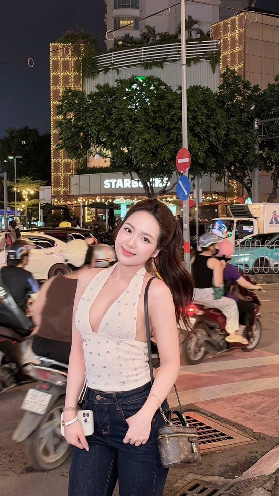 Lê Phương Anh biến hình dạo phố, trang phục đơn giản nhưng thần thái lại khiến CĐM si mê- Ảnh 8.