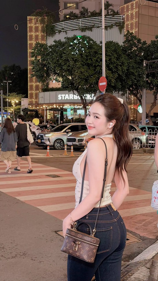 Lê Phương Anh biến hình dạo phố, trang phục đơn giản nhưng thần thái lại khiến CĐM si mê- Ảnh 5.