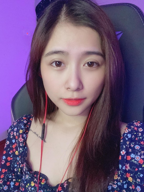 Không nhận ra nữ streamer "vạ miệng" ngày ấy: Từng kiếm nửa tỷ trong một năm, giờ yên bề gia thất bên gia đình nhỏ- Ảnh 1.