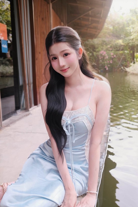 Lột xác với tạo hình trưởng thành đầy quyến rũ, hot girl 2k2 khiến CĐM không khỏi ngỡ ngàng- Ảnh 2.