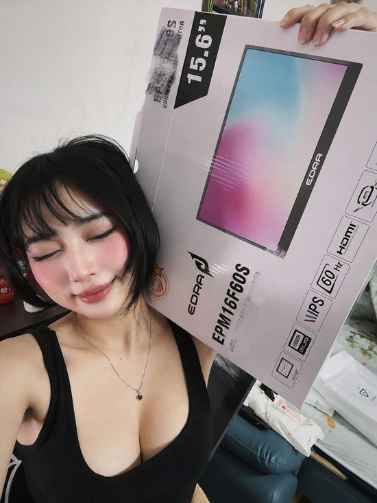 Hot girl lên đồ bán gaming gear cực chất, đốn tim dân mạng!- Ảnh 6.