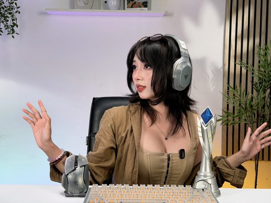 Hot girl lên đồ bán gaming gear cực chất, đốn tim dân mạng!- Ảnh 12.