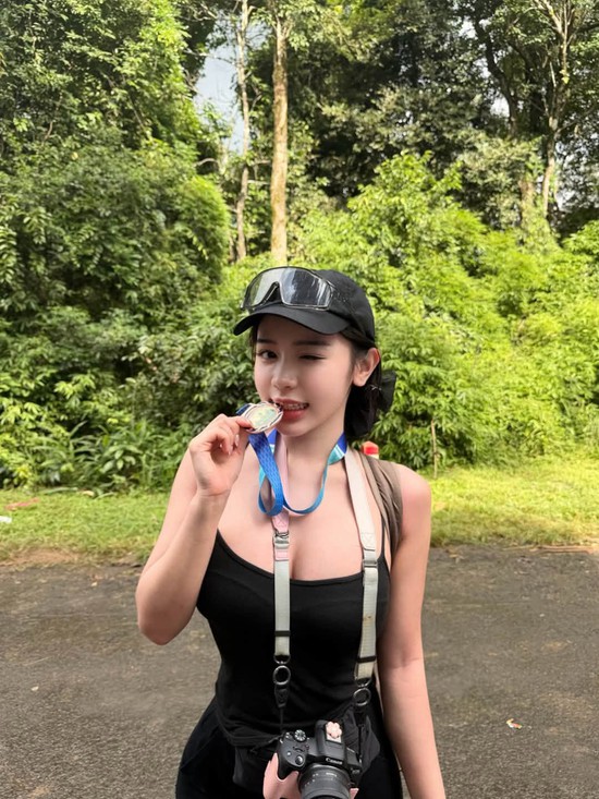 Hot girl 2k1 đình đám năm nào ngày càng quyến rũ, khiến CĐM không nhận ra trong bộ ảnh mới- Ảnh 6.