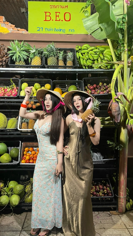 Chụp ảnh bên sạp trái cây, cô nàng hot girl này cũng đủ khiến CĐM phải xao xuyến- Ảnh 6.