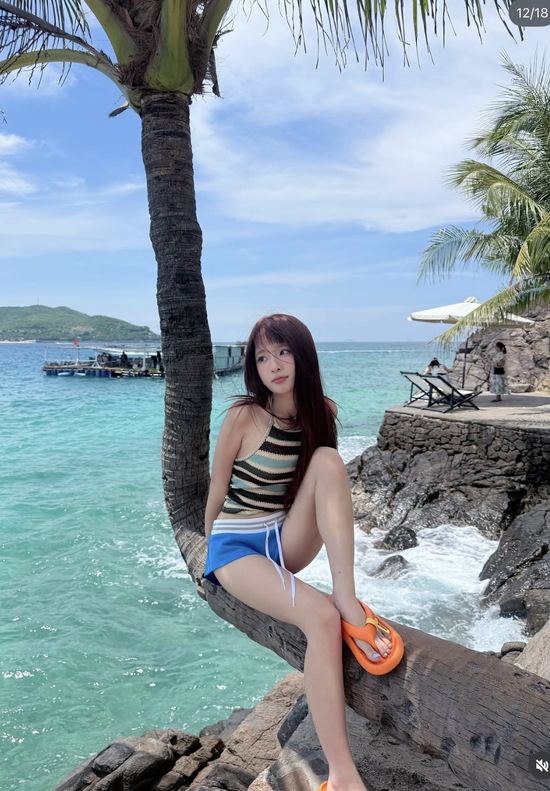 Ngọc Kem khiến fan đứng ngồi không yên với bộ ảnh lấy cảm hứng từ skin Krixi tiệc bãi biển- Ảnh 3.