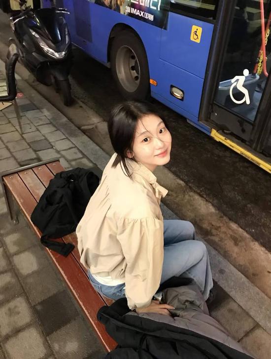 Con gái "đặc vụ" hot nhất Hàn Quốc: Visual chuẩn tình đầu, ngồi xe bus hút 4 triệu lượt xem- Ảnh 10.