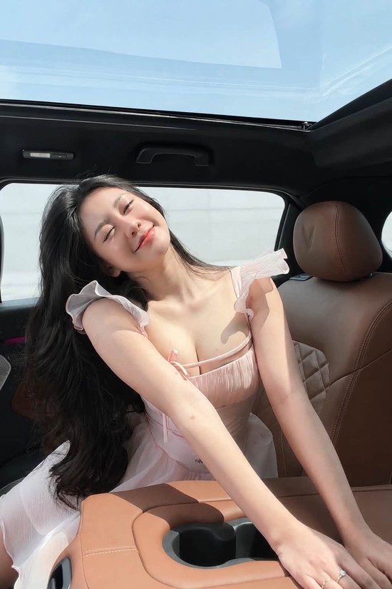 Bỏ cọ bút xuống, họa sĩ Minh Thư "gây mê" CĐM với bộ ảnh khoe sắc đầy ấn tượng- Ảnh 5.