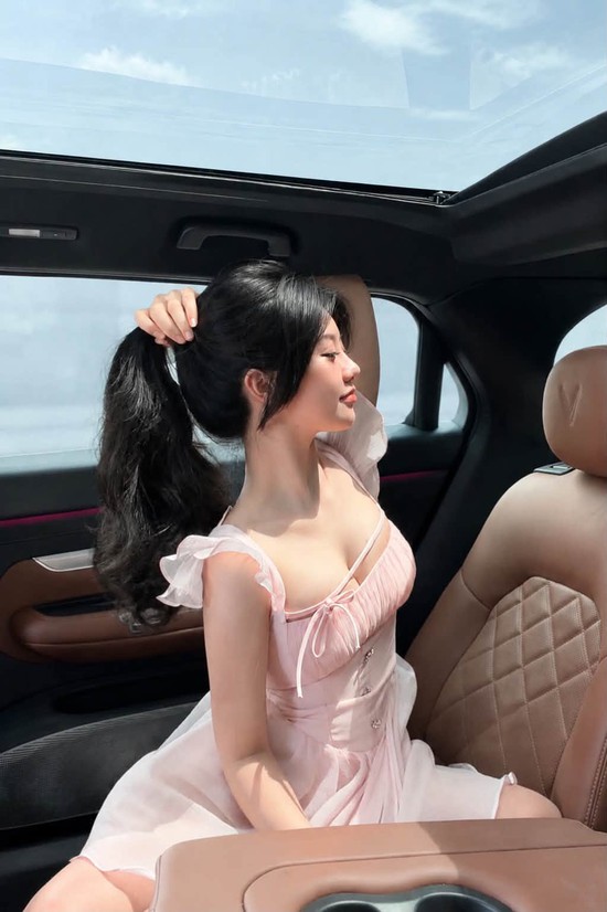 Bỏ cọ bút xuống, họa sĩ Minh Thư "gây mê" CĐM với bộ ảnh khoe sắc đầy ấn tượng- Ảnh 4.