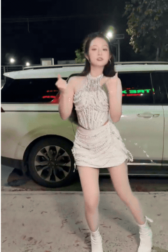 Sao nhí đẹp nhất Vbiz bị khán giả quay lưng chỉ vì 1 quyết định, cứ xuất hiện là netizen cầu xin “quay đầu đi”- Ảnh 4.