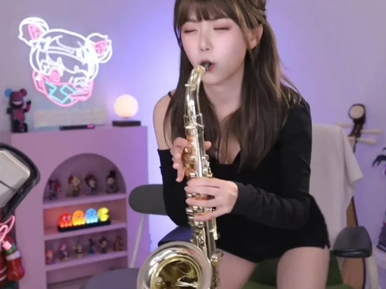 Đang livestream game thì liên tục bị yêu cầu đứng dậy khoe ngoại hình, nữ streamer gợi cảm bức xúc, thẳng thừng đáp trả- Ảnh 6.