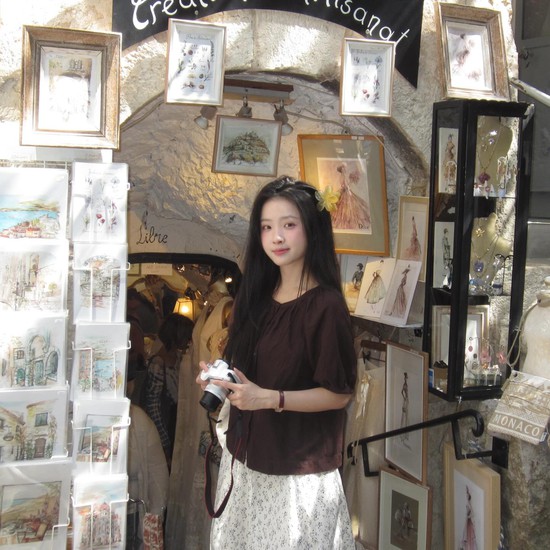 Thần thái 0 điểm của cô gái Việt Nam được ví như “tình đầu quốc dân", nhan sắc bùng nổ trên đất Pháp - Ảnh 18.