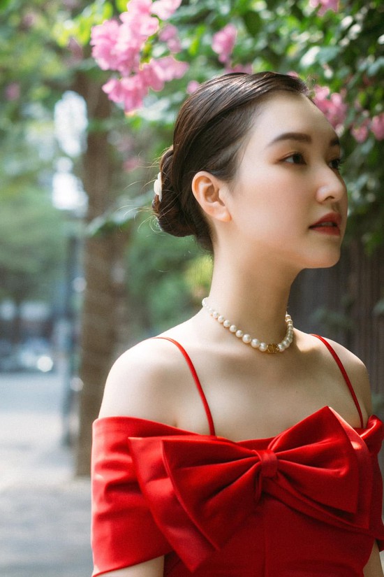 Mỹ nhân gốc Huế không đi casting vẫn được “tiến cử” cho vai Nam Phương Hoàng hậu: 10 năm trước từng thi hoa hậu, nay rút lui khỏi showbiz- Ảnh 5.