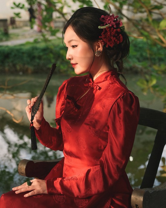 Mỹ nhân gốc Huế không đi casting vẫn được “tiến cử” cho vai Nam Phương Hoàng hậu: 10 năm trước từng thi hoa hậu, nay rút lui khỏi showbiz- Ảnh 12.