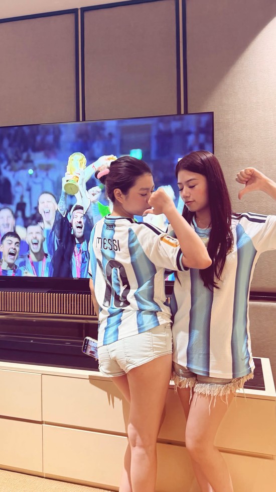 Argentina chiến thắng mãn nhãn, fan girl Hà Linh tung ảnh ăn mừng khiến anh em thích thú- Ảnh 4.