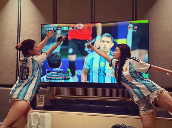 Argentina chiến thắng mãn nhãn, fan girl Hà Linh tung ảnh ăn mừng khiến anh em thích thú- Ảnh 3.