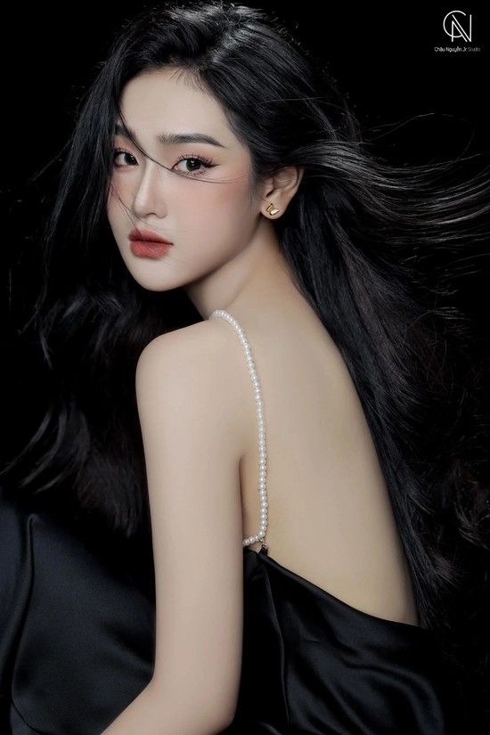 Hot rần rần mỹ nhân có gương mặt bướng nhất Vbiz: Càng ngông càng cuốn, độ sexy thì khỏi bàn- Ảnh 8.