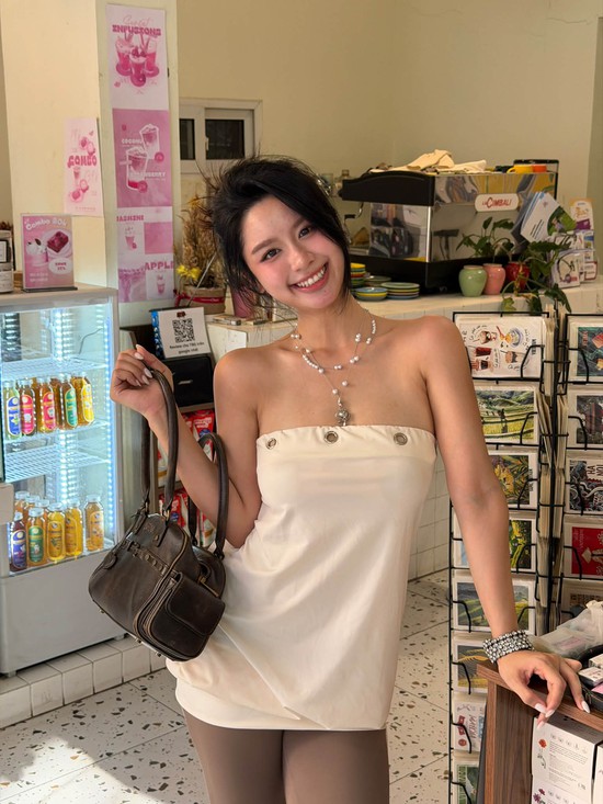 Chỉ lên đồ đi ăn kem, nhan sắc Hàn Hằng cũng "bén" cỡ này!- Ảnh 1.