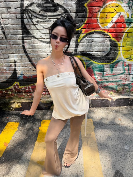 Chỉ lên đồ đi ăn kem, nhan sắc Hàn Hằng cũng "bén" cỡ này!- Ảnh 7.