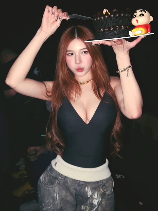 Đón sinh nhật tuổi mới, nữ DJ nổi tiếng chiều lòng CĐM bằng bộ ảnh đầy quyến rũ- Ảnh 5.