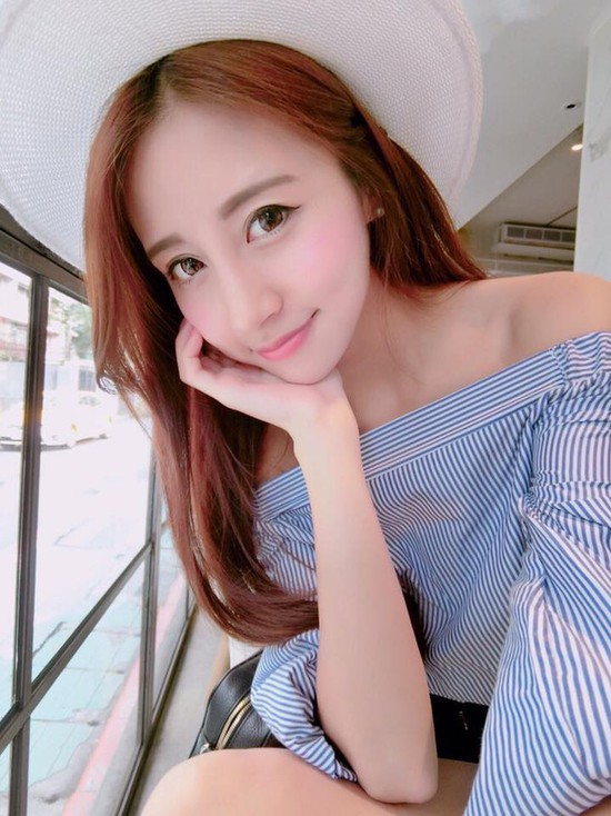 Tiếp viên hàng không SN 1991 được gọi là “mỹ nhân nghìn năm có một”: Giờ ra sao sau 9 năm nổi tiếng? - Ảnh 4.