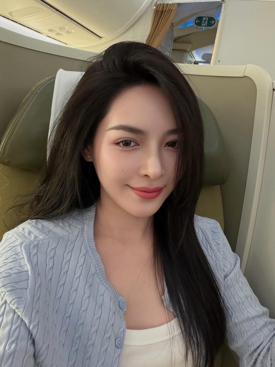 Cô gái Việt sống đến 23 tuổi mới được trời trao gương mặt mỹ nhân, hơn 10 năm chưa lãng phí visual ngày nào- Ảnh 2.