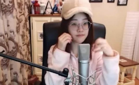 Tai hại vì "sống ảo" quá đà, màn lộ nhan sắc thật gây ngỡ ngàng của dàn nữ streamer triệu view- Ảnh 4.