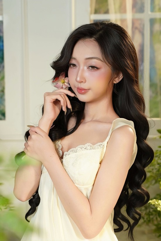 MC Hoài An kéo áo hững hờ, khiến anh em game thủ không thể ngừng mê mẩn- Ảnh 1.